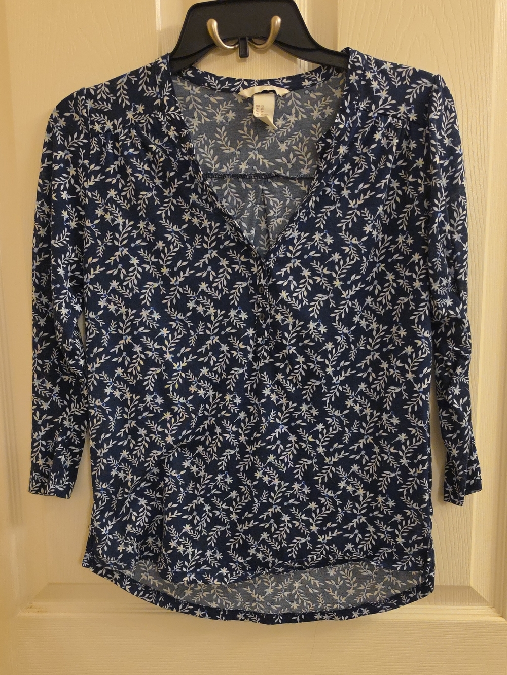 H& M Navy Blue Floral V-Neck Blouse with 3/4 Sleeves